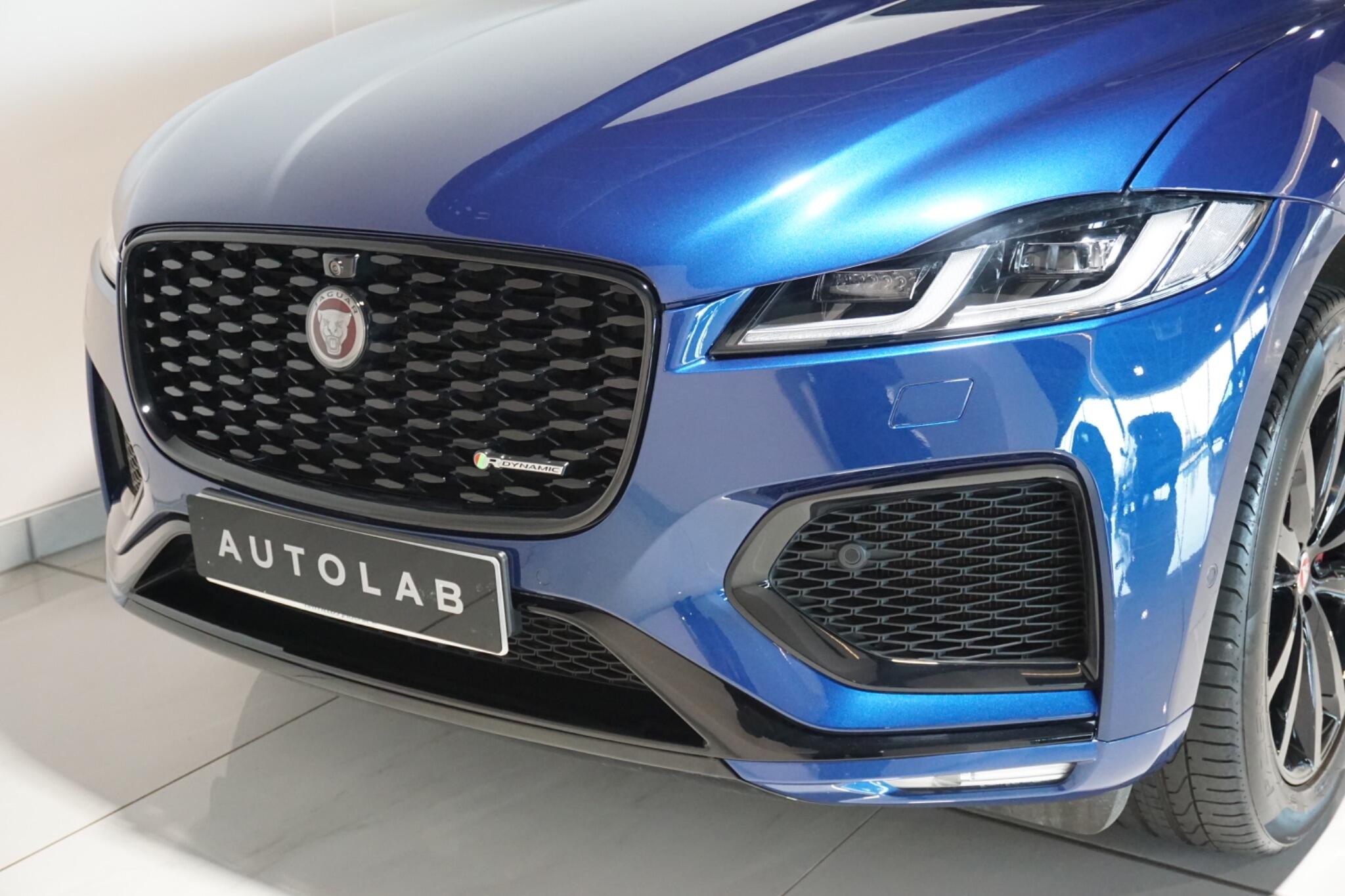 Jaguar F-PACE 3.0 D300 MHEV R-Dynamic SE SUV 5dr Diesel Auto AWD Euro 6 (s/s) (300 ps)